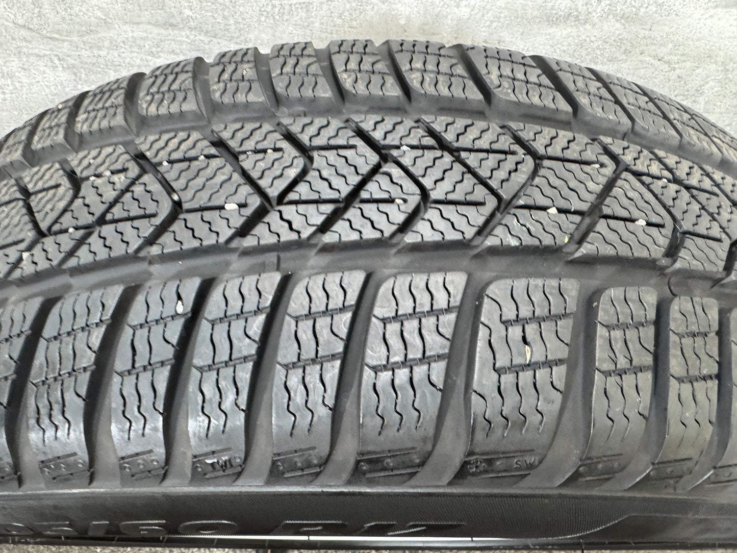 009056