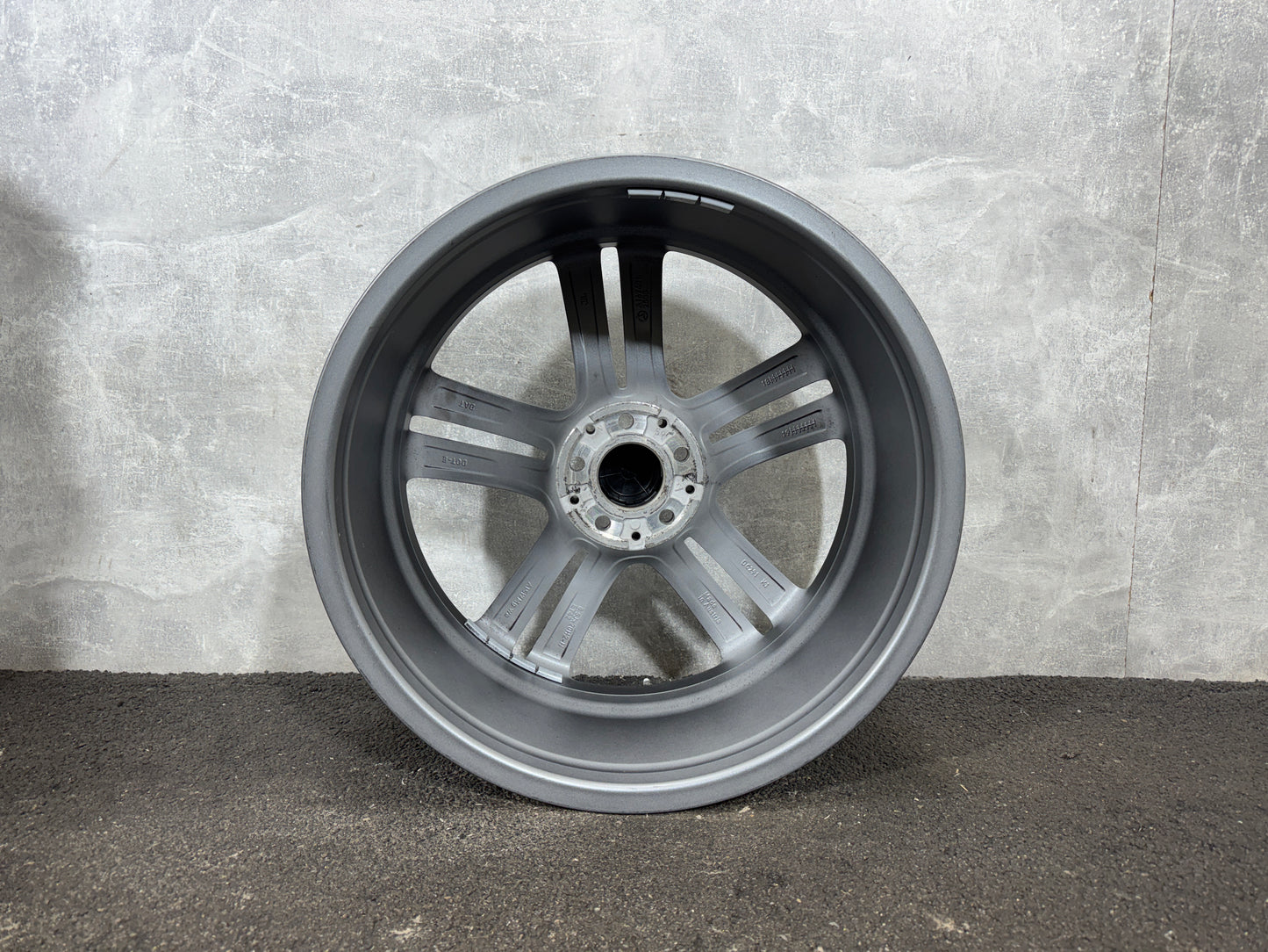 008923