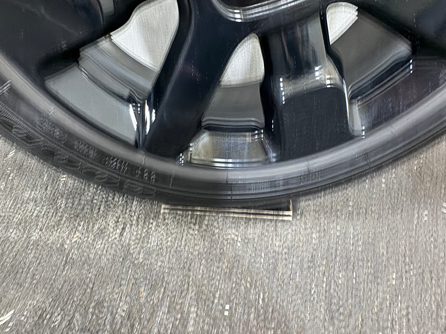 008560