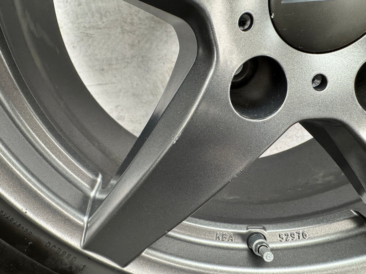 011896