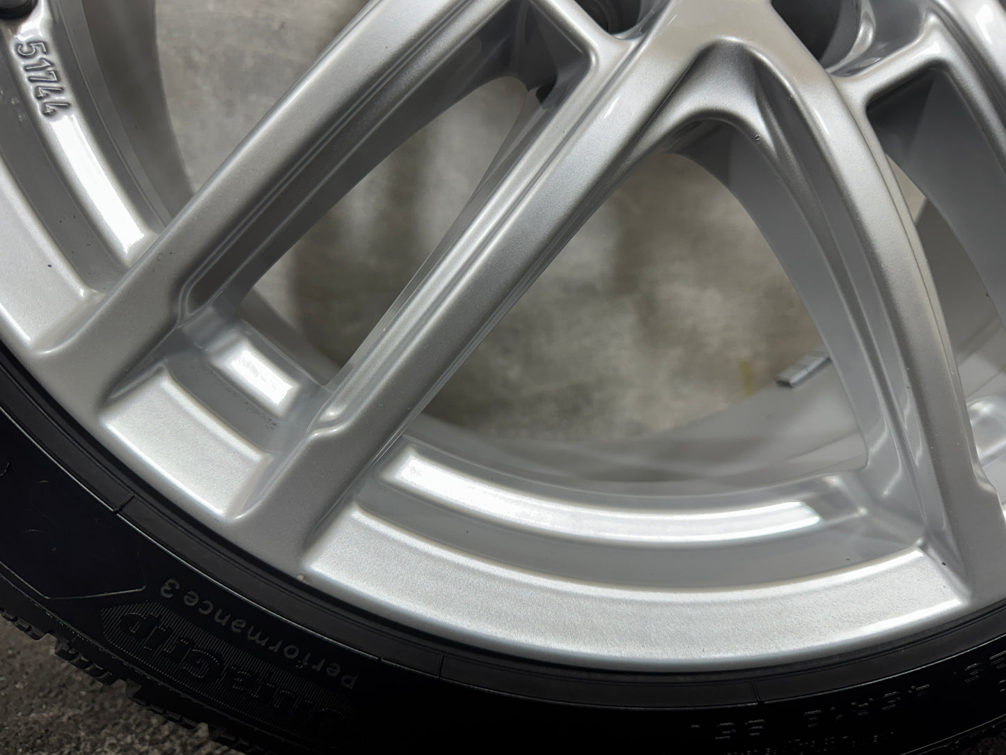 009183