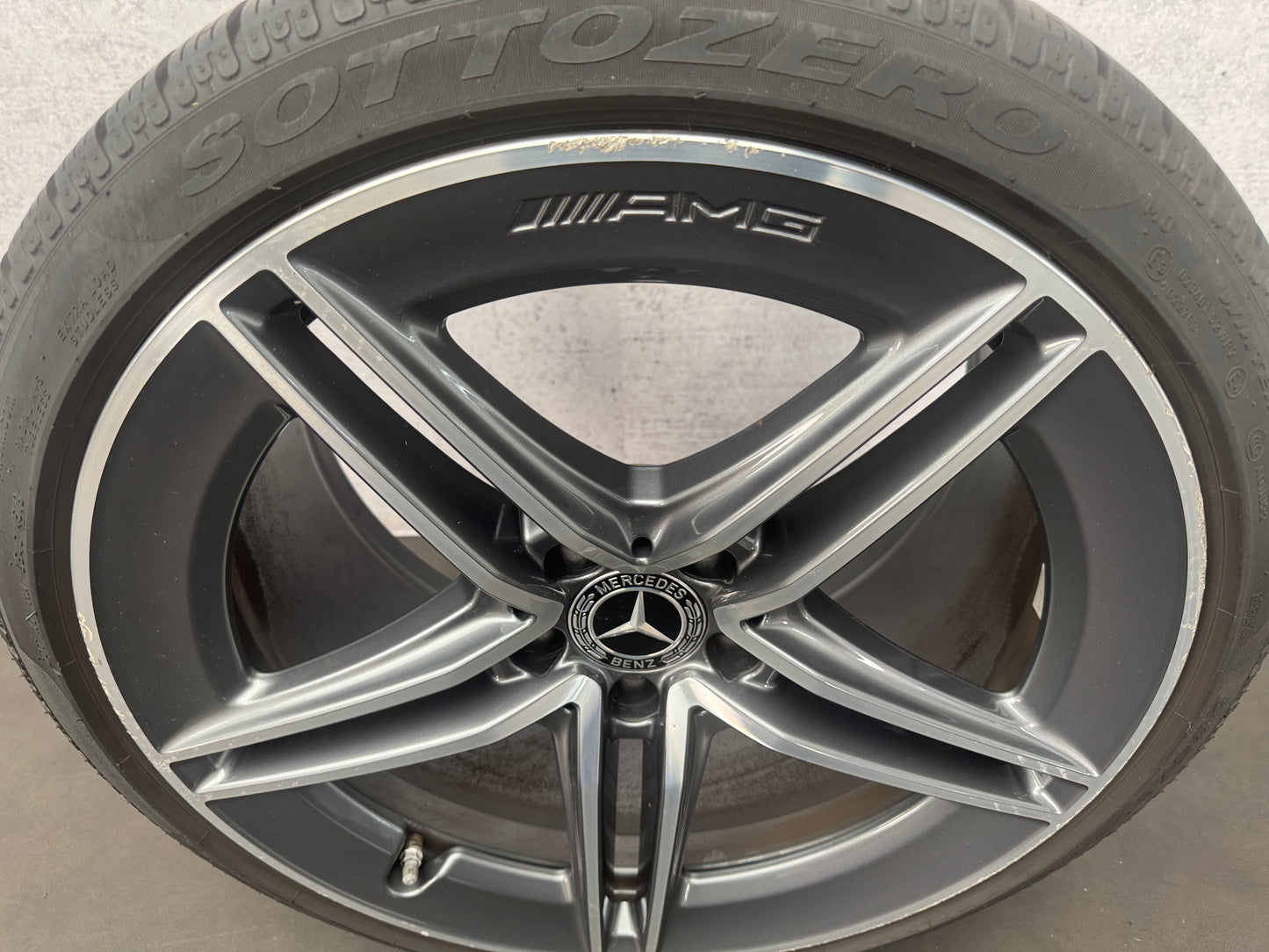 010833