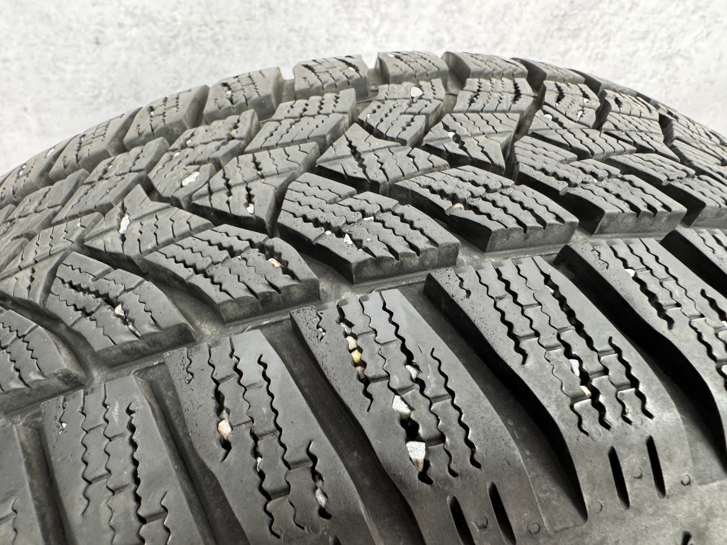 010457