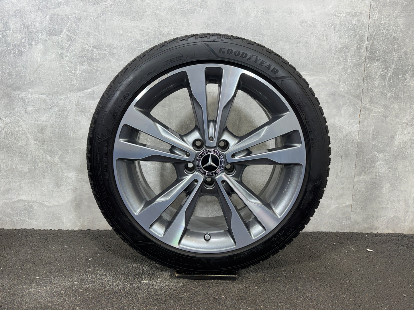008392