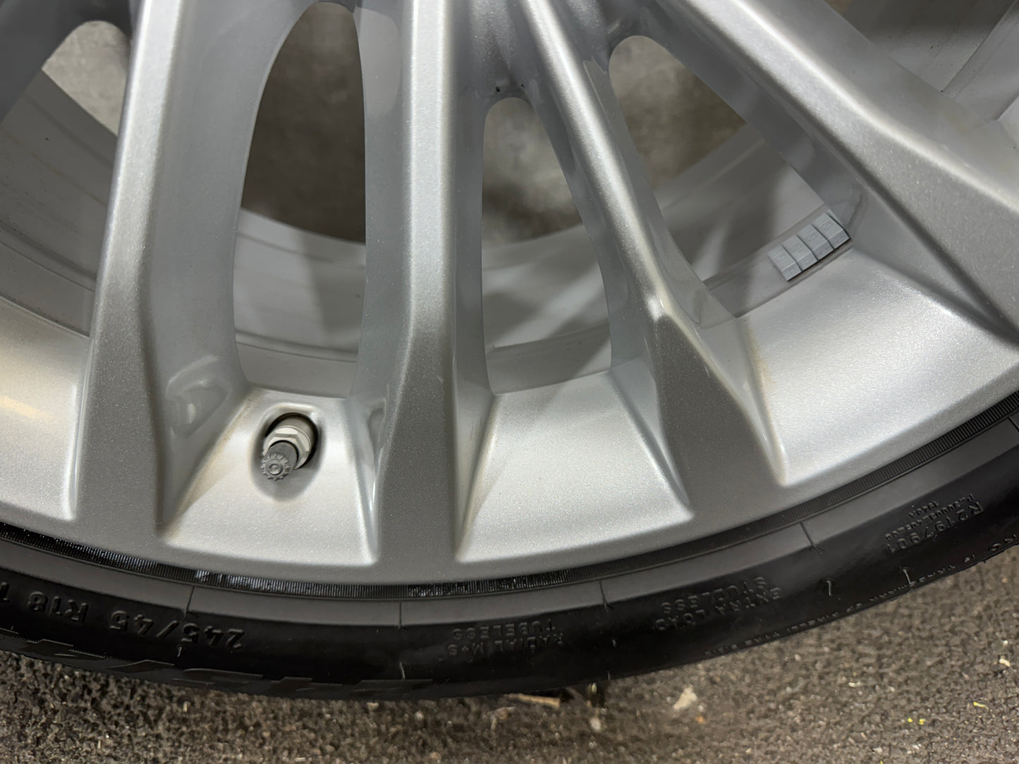 008955