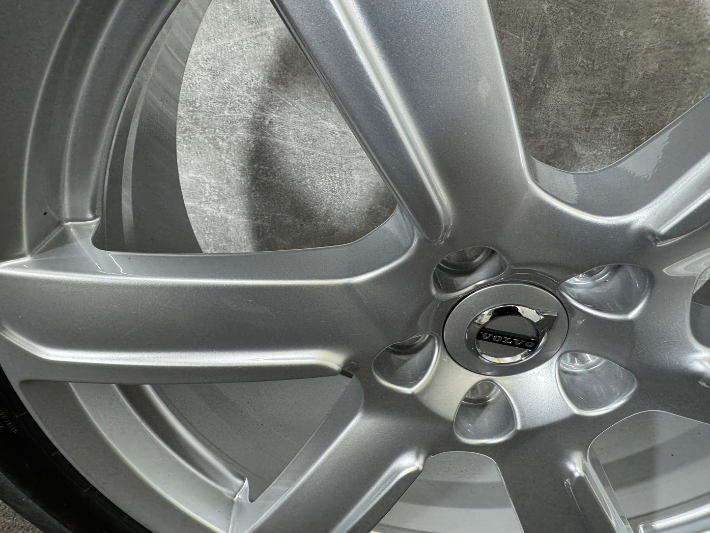 009250