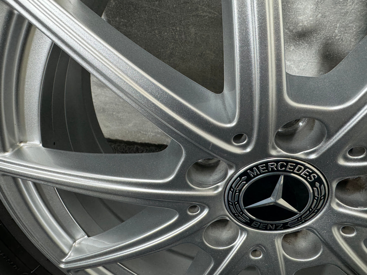 008543