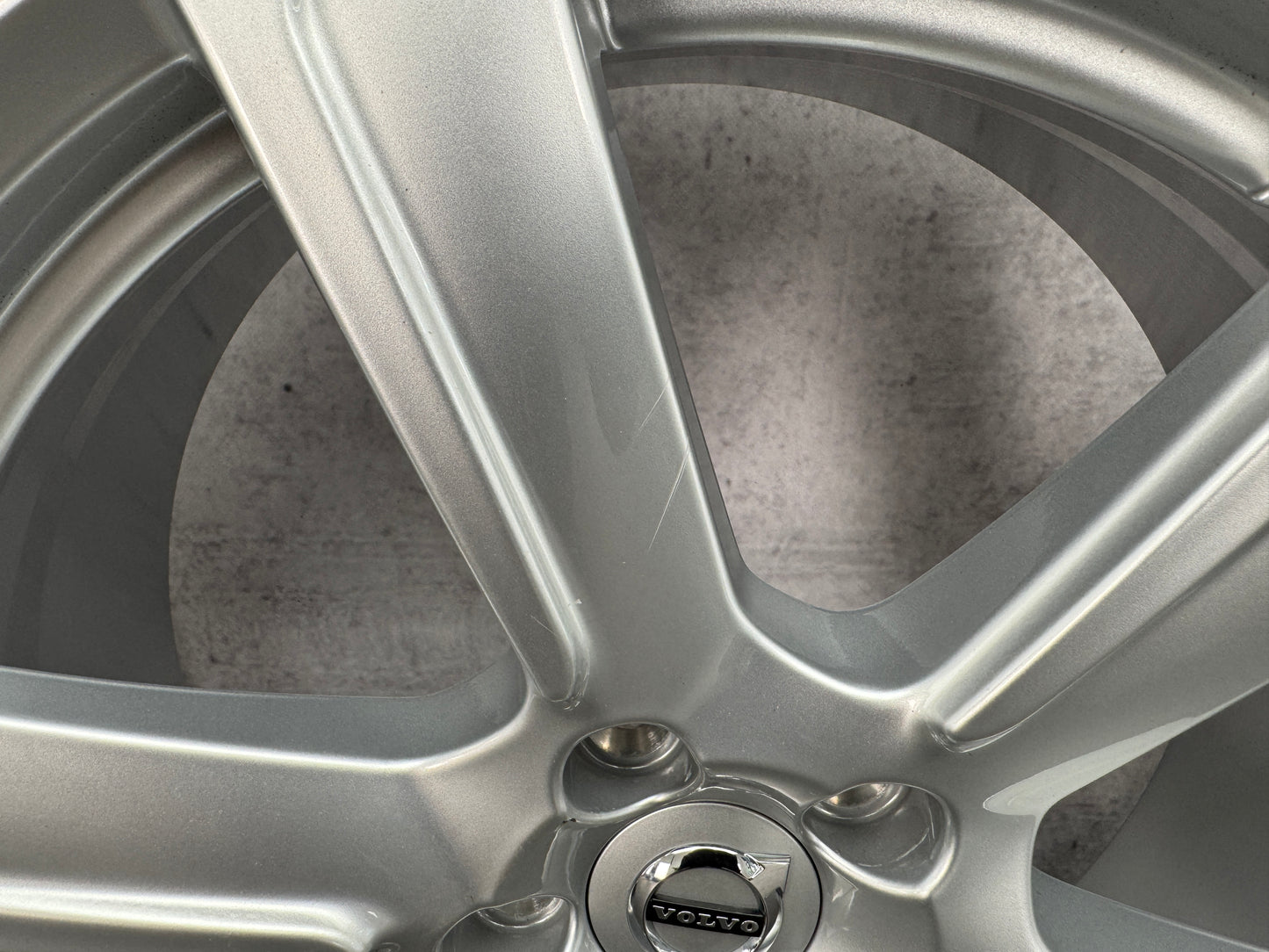 010533