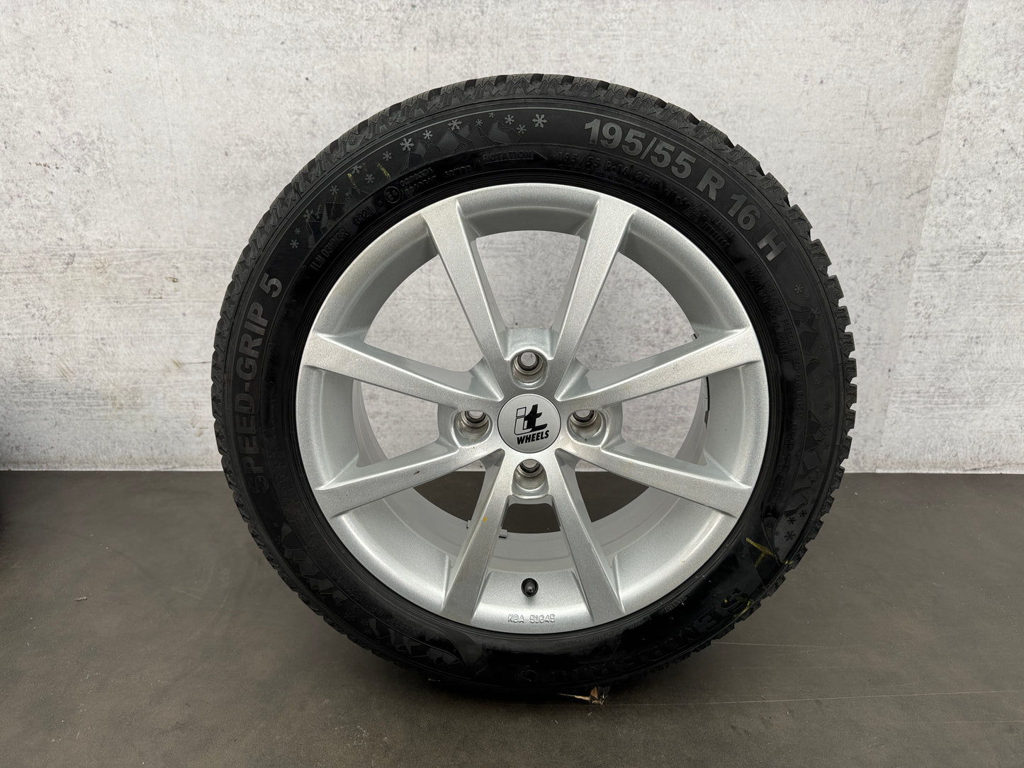011366